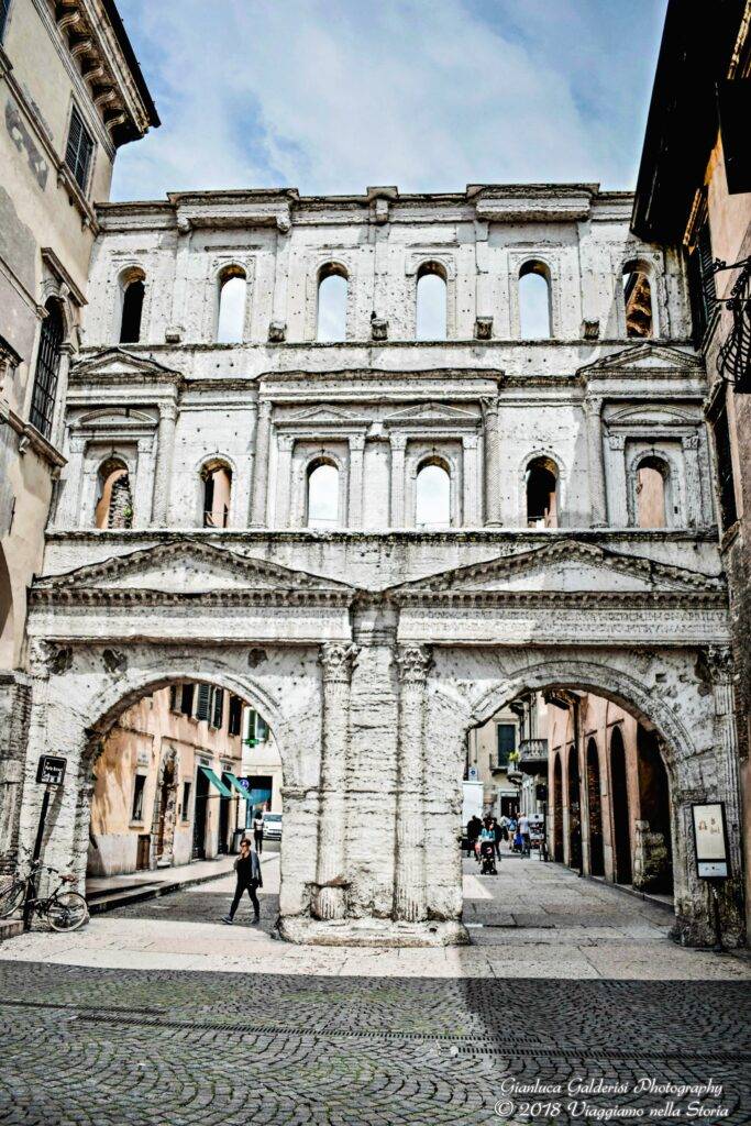 Porta Borsari a Verona in Veneto Italia