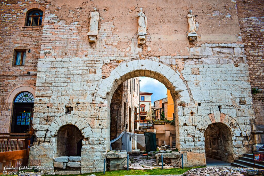 Porta Consolare a Spello in Umbria Italia