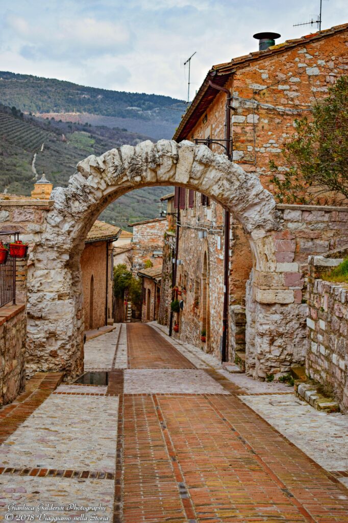 Porta dell'Arce a Spello in Umbria Italia