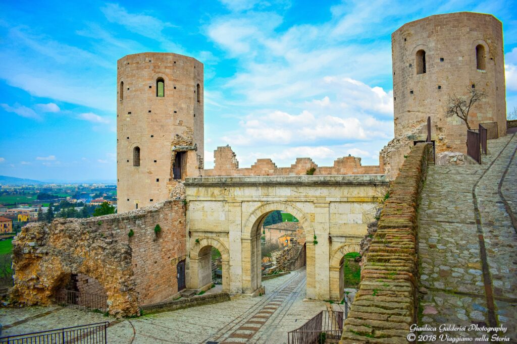 Porta Venere a Spello in Umbria Italia