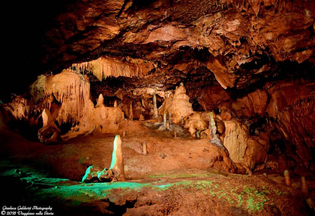 Grotte preistoriche di Kents Cavern a Torquay nel Devon Inghilterra